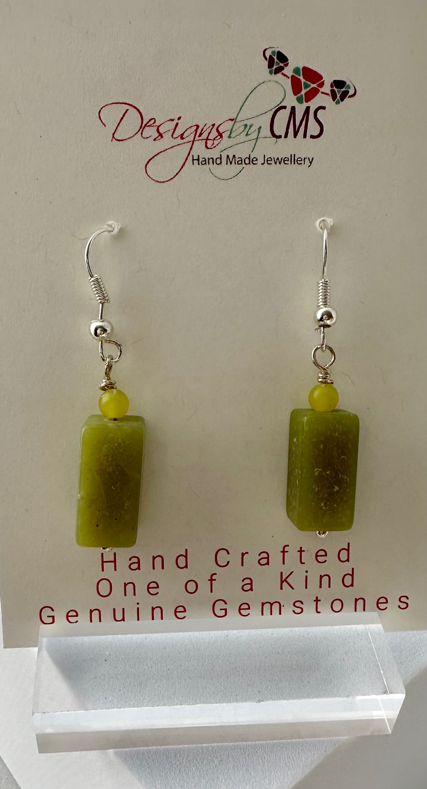 CATIVATING AND TIMELESS JEWELS OF THE NECK