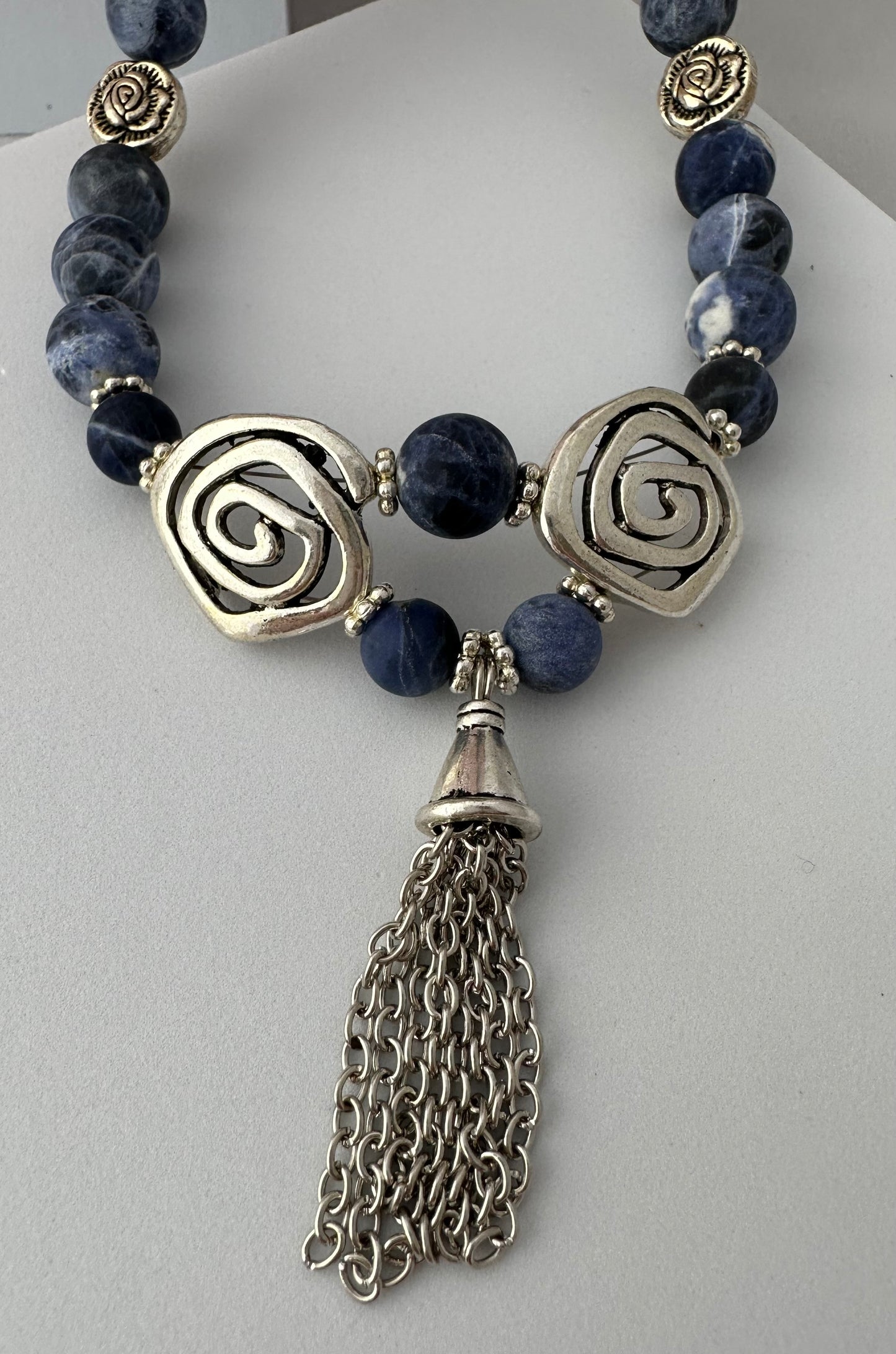 DISTINCTIVE TASSELED HARMONY DESIGN