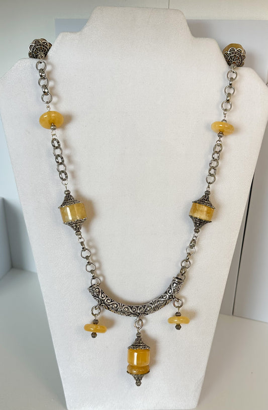 GOLDEN MOMENTS. EMBRACE THE WARMTH OF HONEY JADE