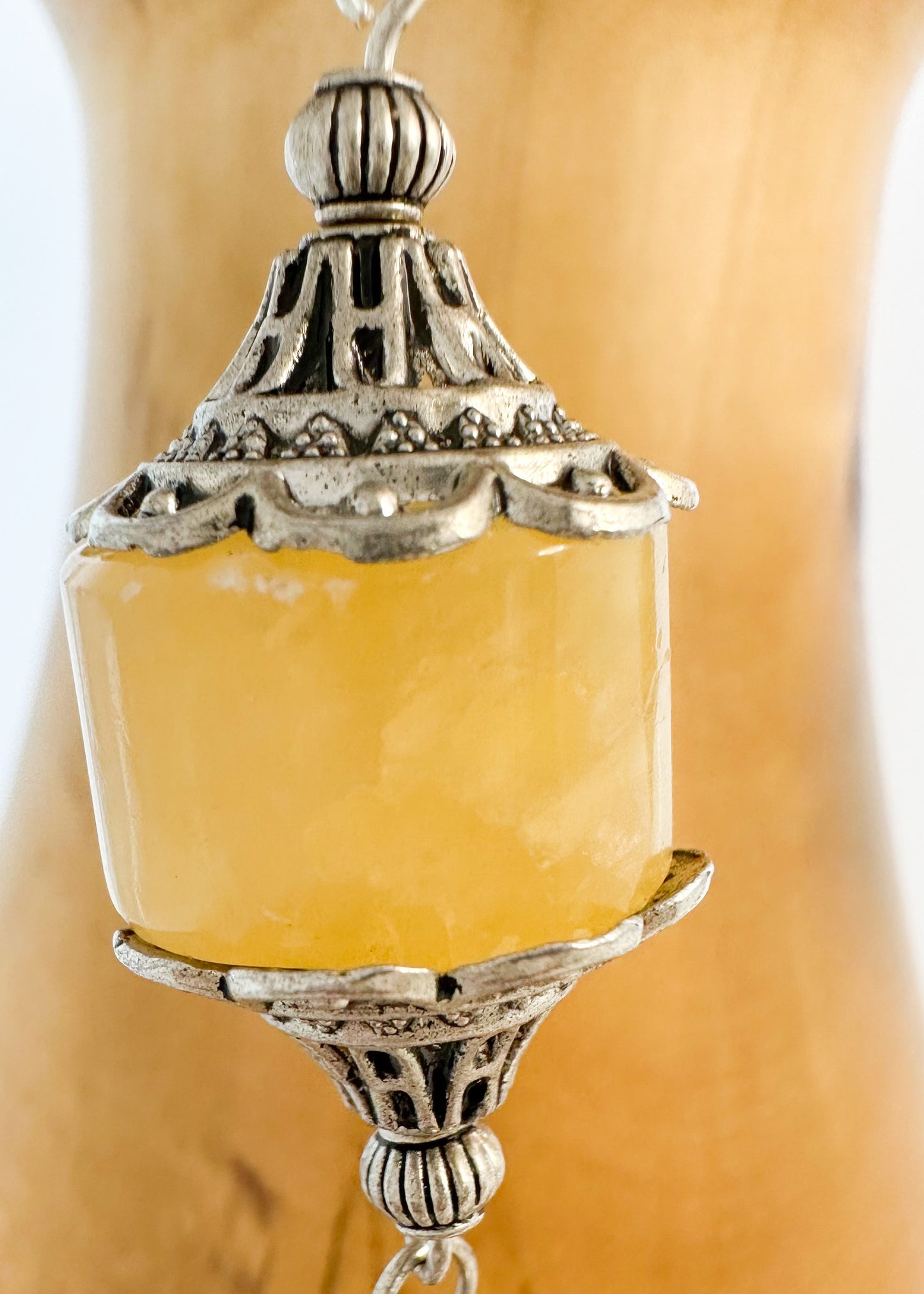 GOLDEN MOMENTS. EMBRACE THE WARMTH OF HONEY JADE