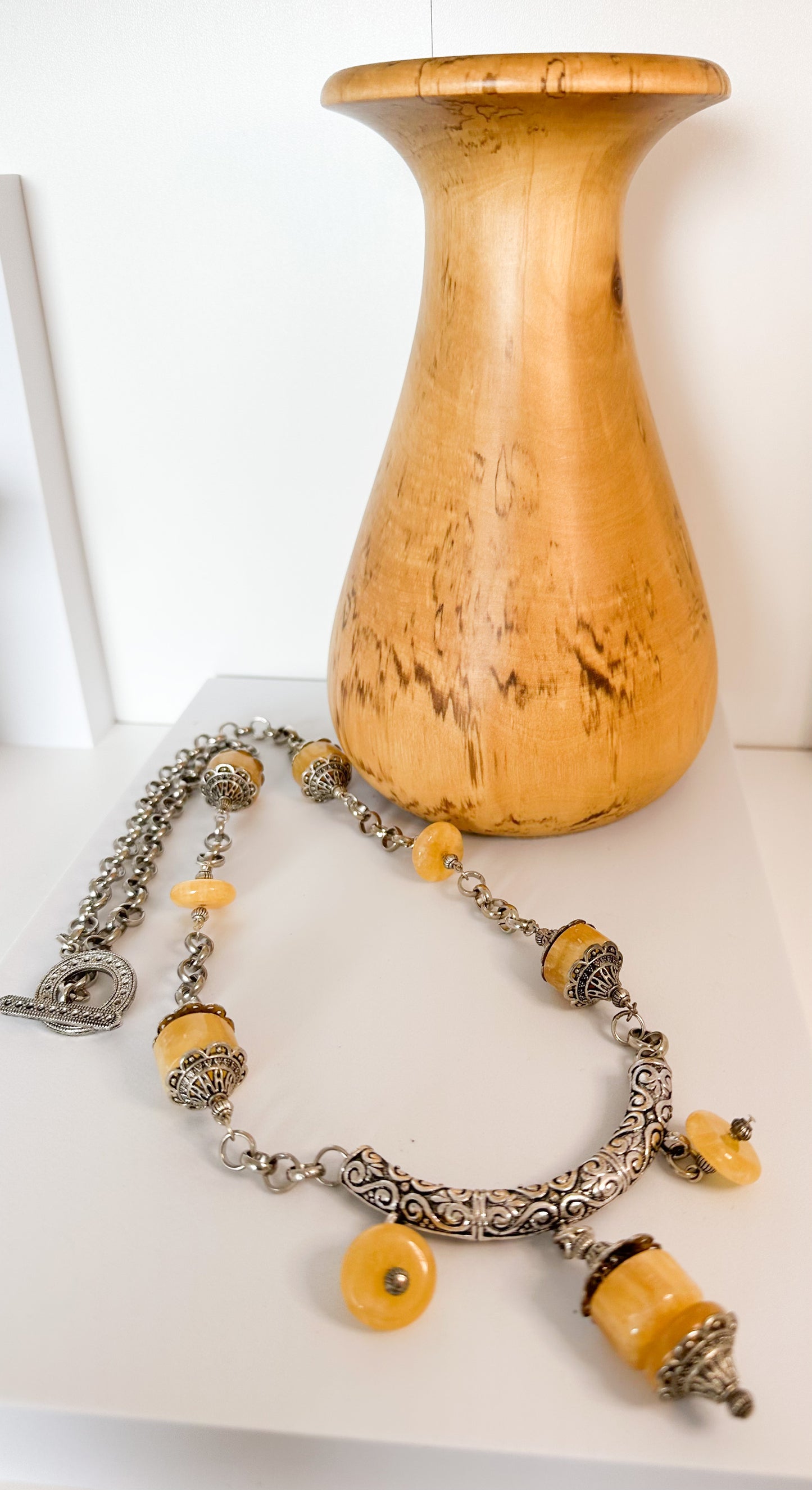 GOLDEN MOMENTS. EMBRACE THE WARMTH OF HONEY JADE