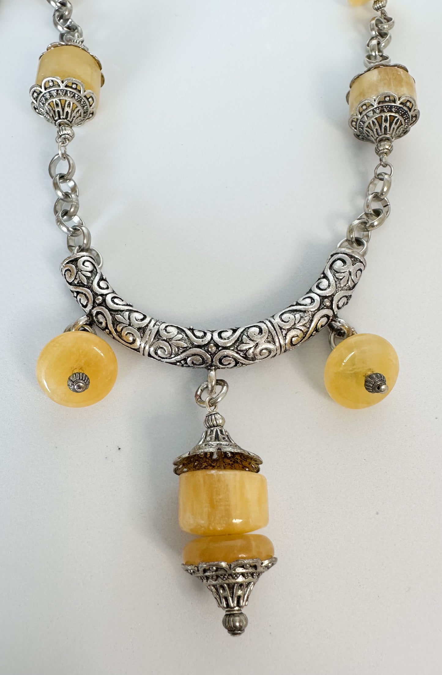 GOLDEN MOMENTS. EMBRACE THE WARMTH OF HONEY JADE